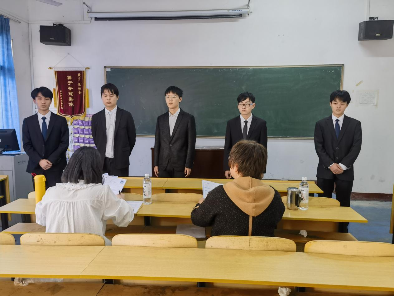 校园忙“招聘”,职场预练兵 校园忙“招聘”,职场预练兵