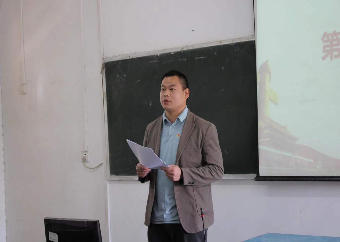 365官网团委举办第三期团课结业典礼暨入团仪式 365官网团委举办第三期团课结业典礼暨入团仪式