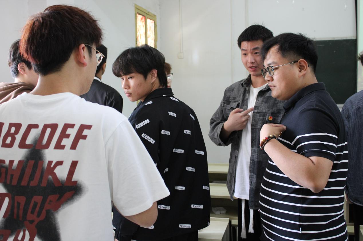 365官网团委举办第三期团课结业典礼暨入团仪式 365官网团委举办第三期团课结业典礼暨入团仪式