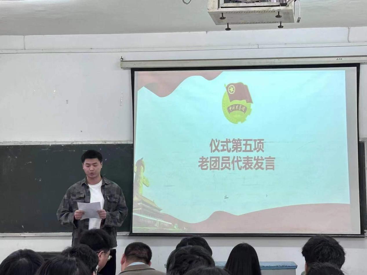365官网团委举办第三期团课结业典礼暨入团仪式 365官网团委举办第三期团课结业典礼暨入团仪式