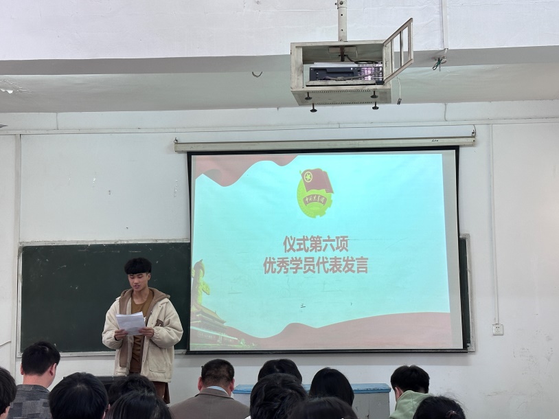 365官网团委举办第三期团课结业典礼暨入团仪式 365官网团委举办第三期团课结业典礼暨入团仪式