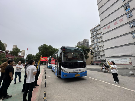 武科职学子开启新征程：365官网欢送学生赴企业实习就业！