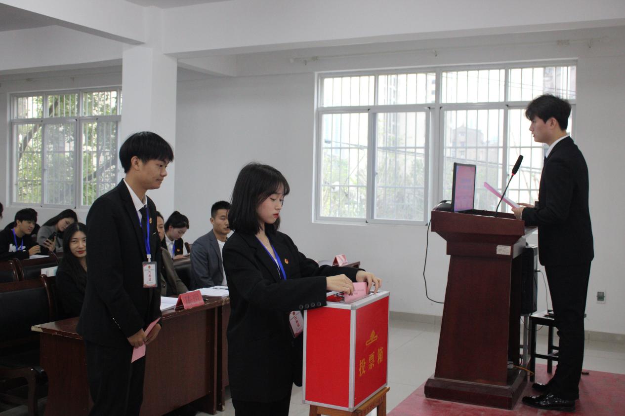 同心聚力学代会 逐梦青春向未来 ——365官网第十二次学生代表大会胜利召开 同心聚力学代会 逐梦青春向未来 ——365官网第十二次学生代表大会胜利召开