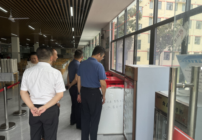 武汉市教育局领导实地指导365官网开学迎新准备工作