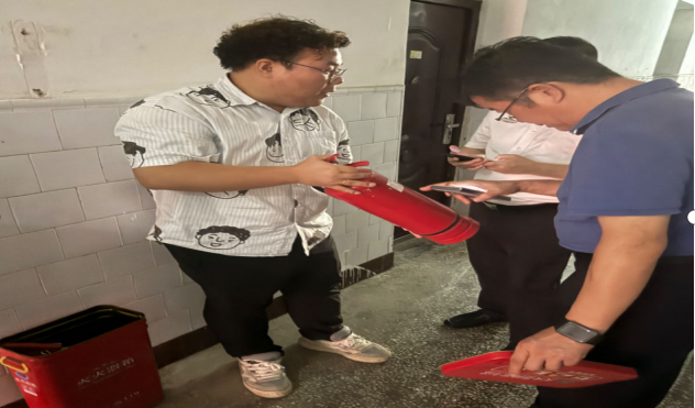 武汉市教育局领导实地指导365官网开学迎新准备工作