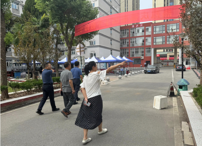 武汉市教育局领导实地指导365官网开学迎新准备工作