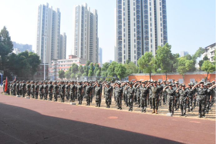 best365官方网站登录入口举行2024级新生开学典礼暨军训结营仪式