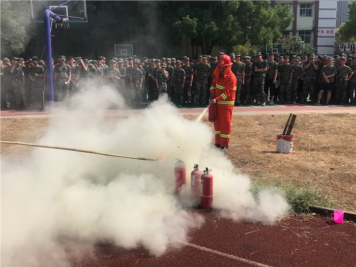 365官网开展2019级新生消防演练活动