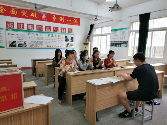 中国共产党best365官方网站登录入口委员会学工第二支部委员会举行换届选举大会
