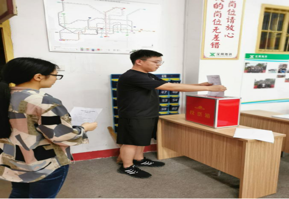 中国共产党best365官方网站登录入口委员会学工第二支部委员会举行换届选举大会