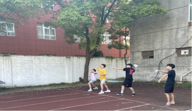 best365官方网站登录入口成功举办了第四届纸飞机比赛