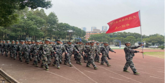365官网2020级新生军训结营仪式暨开学典礼隆重举行