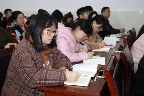 省委讲师团成员中南民族大学阎占定教授 莅临365官网宣讲党的十九届四中全会精神 省委讲师团成员中南民族大学阎占定教授 莅临365官网宣讲党的十九届四中全会精神