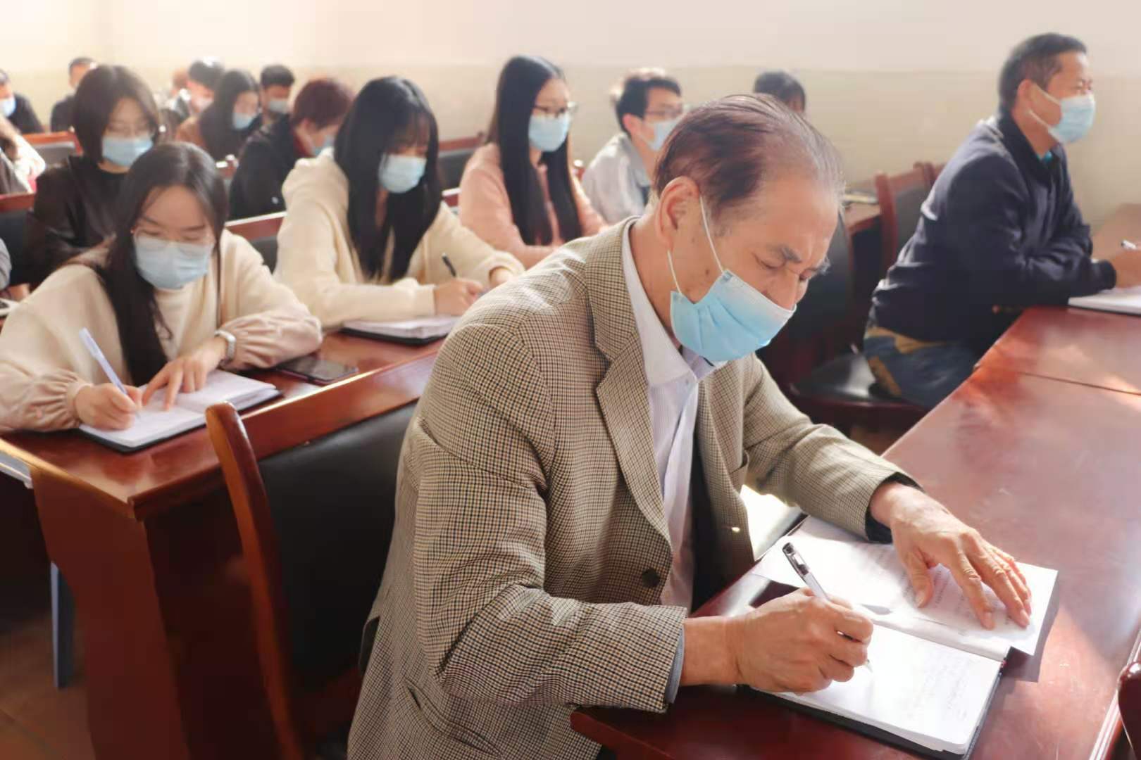 365官网组织党员干部及广大师生 学习贯彻党的十九届五中全会精神 365官网组织党员干部及广大师生 学习贯彻党的十九届五中全会精神