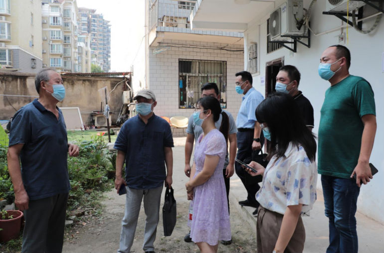 洪山区开学工作组评估工作专班莅临365官网指导秋季开学工作