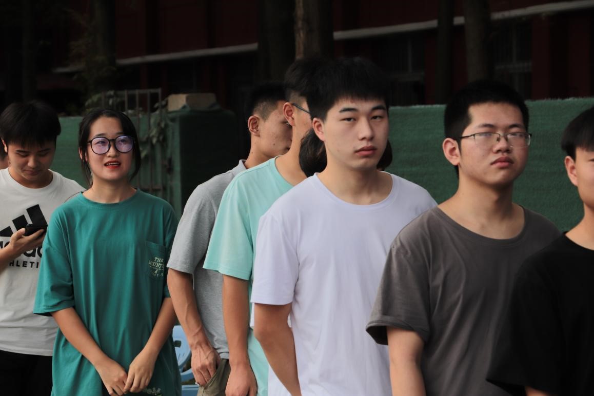 365官网组织百余名学生参加杨园街道 团体无偿献血活动 365官网组织百余名学生参加杨园街道 团体无偿献血活动