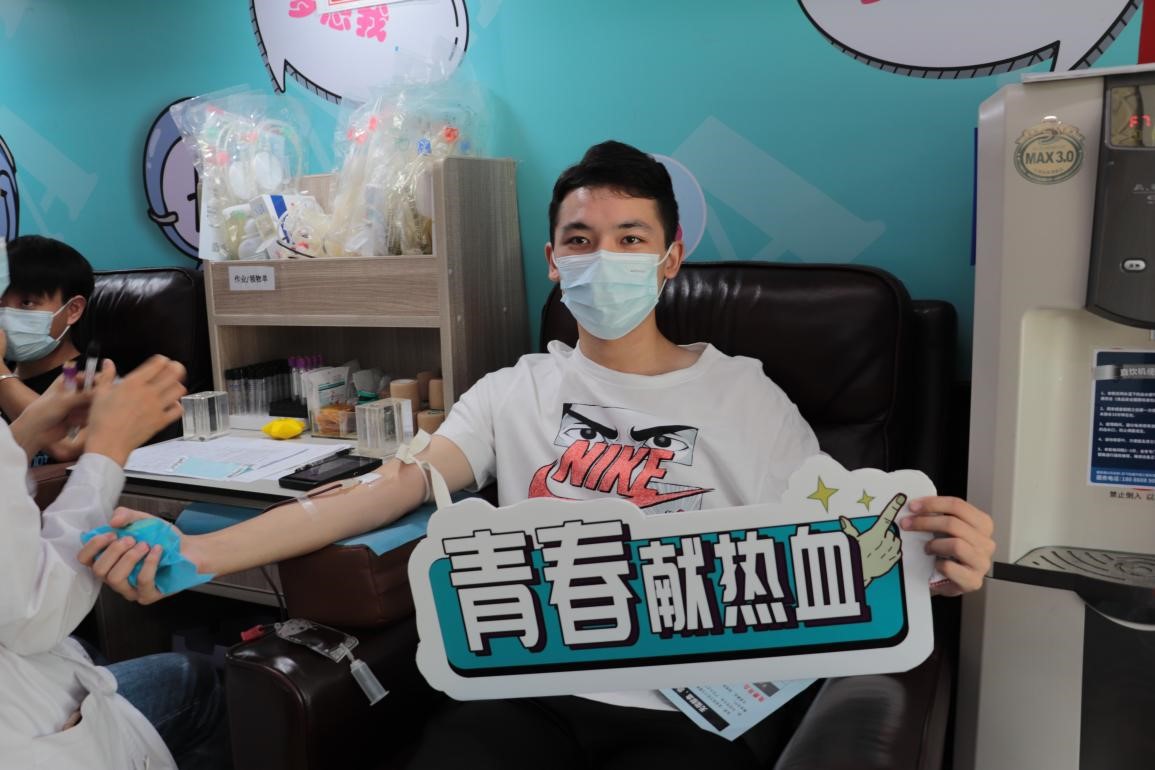 365官网组织百余名学生参加杨园街道 团体无偿献血活动 365官网组织百余名学生参加杨园街道 团体无偿献血活动